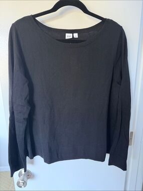 GAP Black Crewneck Lightweight Women's Sweater